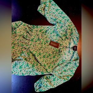 Beautiful flower shirt with tags